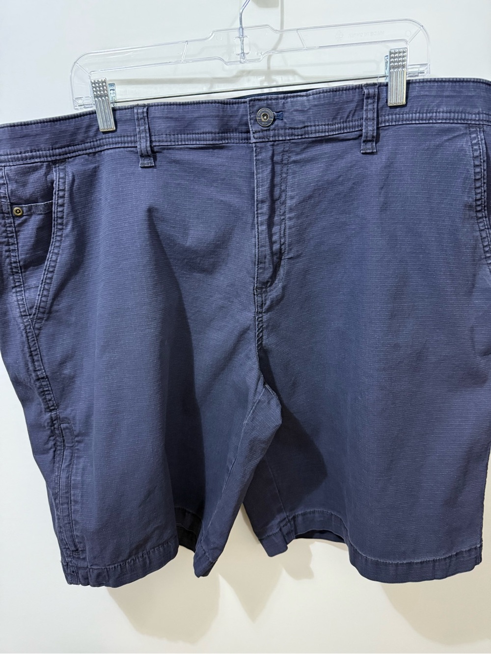 Item 061526F   
Weatherproof Men's Slate Blue Flat-Front Casual Shorts